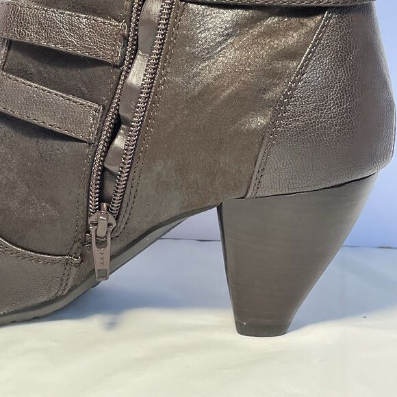 Baretraps Sela Brown Straps Zip Ankle Heel Booties Women's Size 10M - Picture 15 of 16